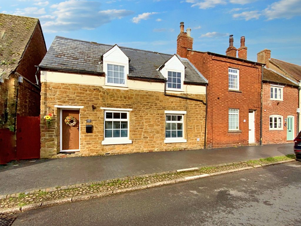 3 bed terraced house for sale in High Street, Braunston NN11, £375,000