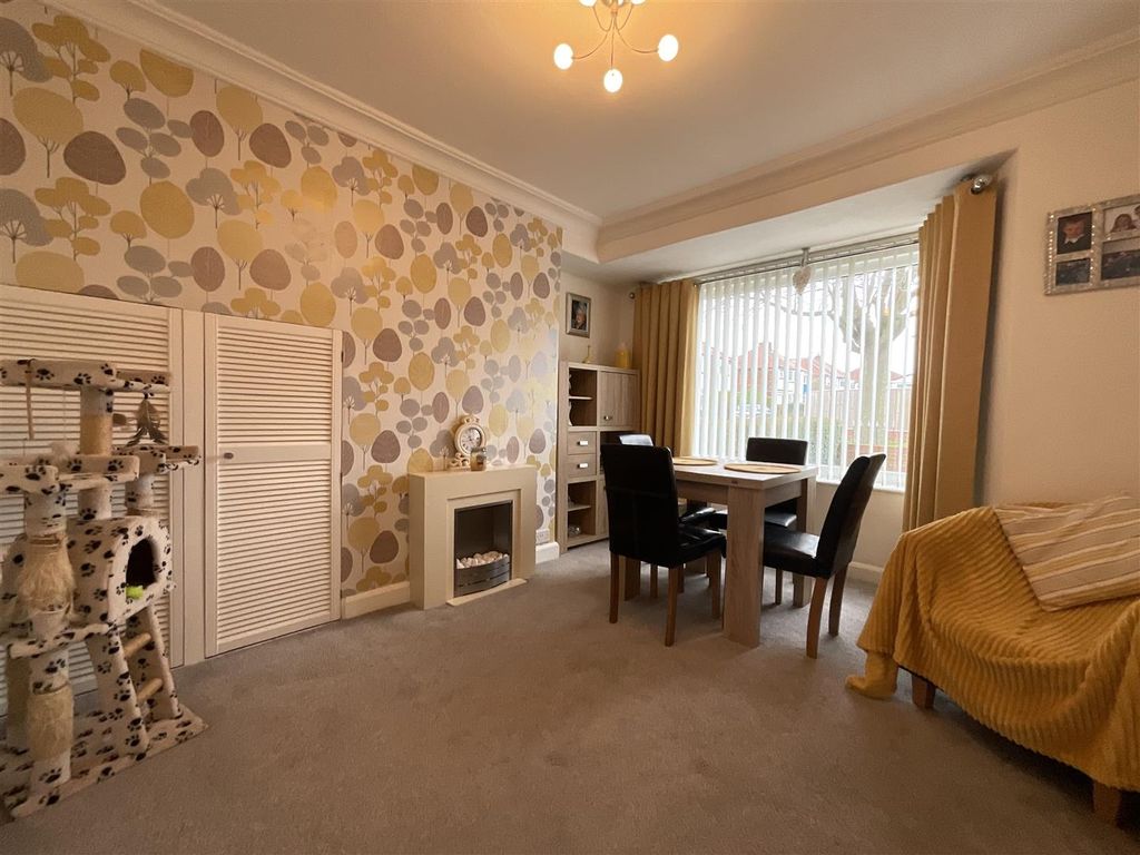 3 bed property for sale in Newlands Park Crescent, Scarborough YO12, £230,000