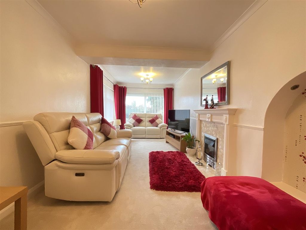 3 bed property for sale in Newlands Park Crescent, Scarborough YO12, £230,000