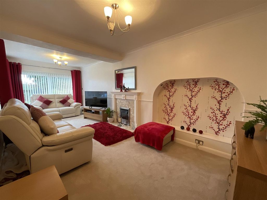 3 bed property for sale in Newlands Park Crescent, Scarborough YO12, £230,000