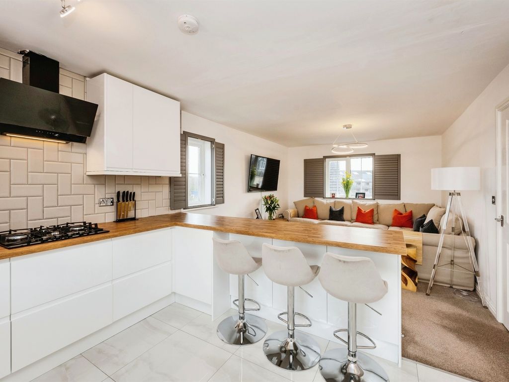 2 bed flat for sale in Six Mills Avenue, Gorseinon, Swansea SA4, £135,000