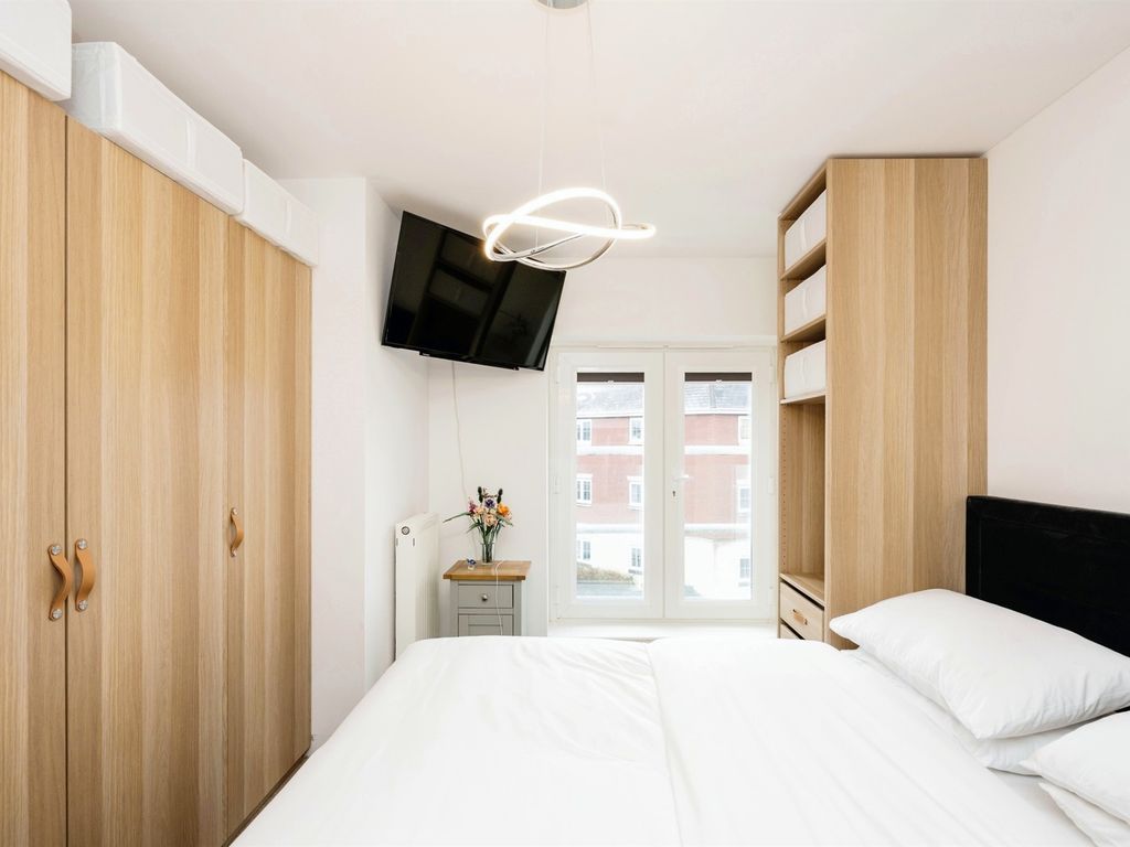 2 bed flat for sale in Six Mills Avenue, Gorseinon, Swansea SA4, £135,000
