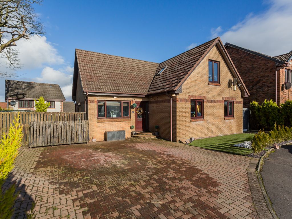 3 bed villa for sale in 24 Brierie Hills Court, Crosslee PA6, £239,995