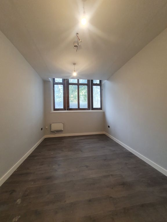 1 bed flat to rent in Newport Road, Cardiff CF24, £895 pcm