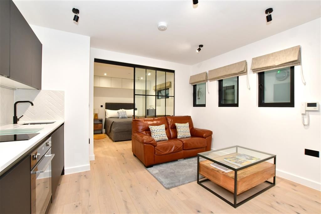1 bed flat for sale in Clifford Road, London E17, £250,000