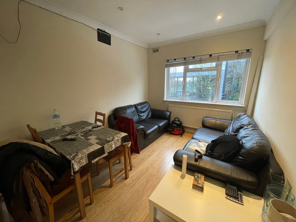 2 bed flat to rent in Bridge Road, Wembley HA9, £1,898 pcm