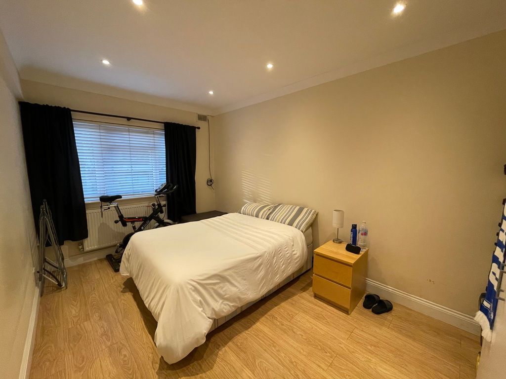 2 bed flat to rent in Bridge Road, Wembley HA9, £1,898 pcm