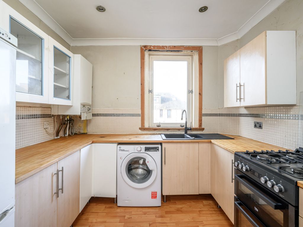 3 bed flat for sale in 18 Royston Mains Road, Edinburgh EH5, £150,000