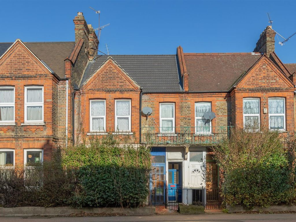 2 bed flat for sale in Forest Road, London E17, £425,000