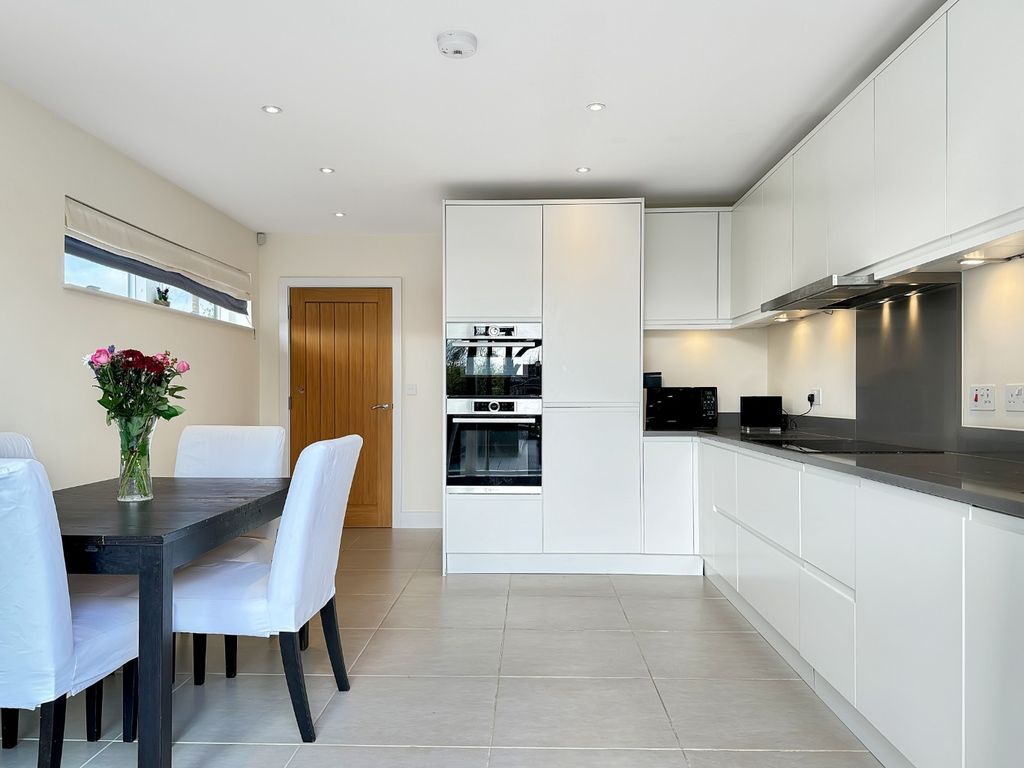 3 bed town house for sale in Station Road, Great Shelford, Cambridge CB22, £575,000