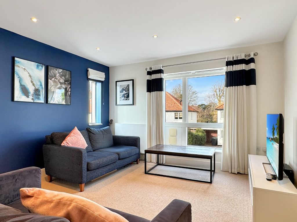 3 bed town house for sale in Station Road, Great Shelford, Cambridge CB22, £575,000