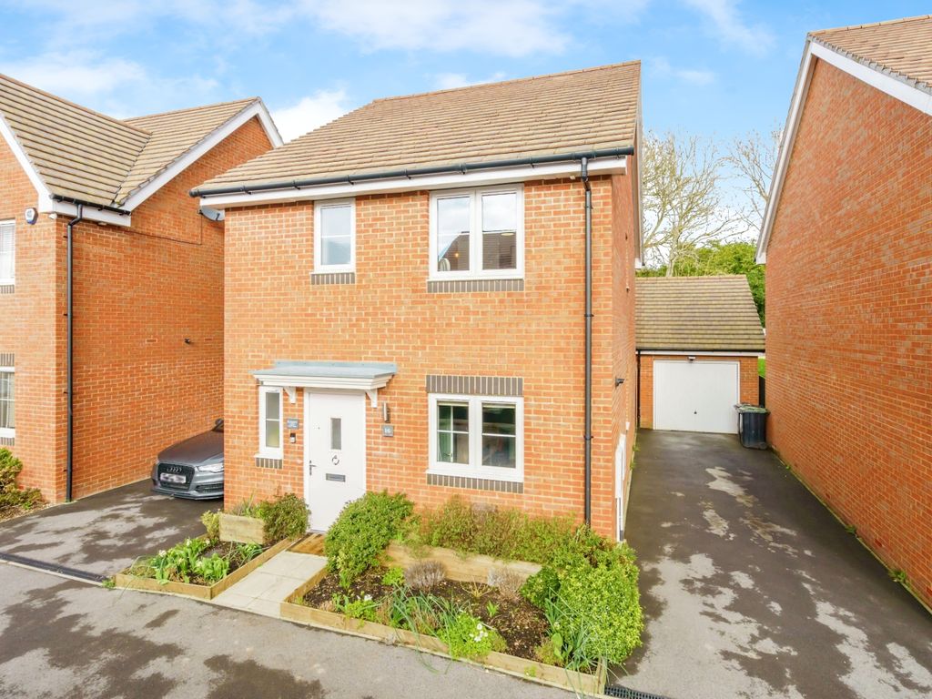 3 bed detached house for sale in Normandy Way, Havant PO9, £400,000