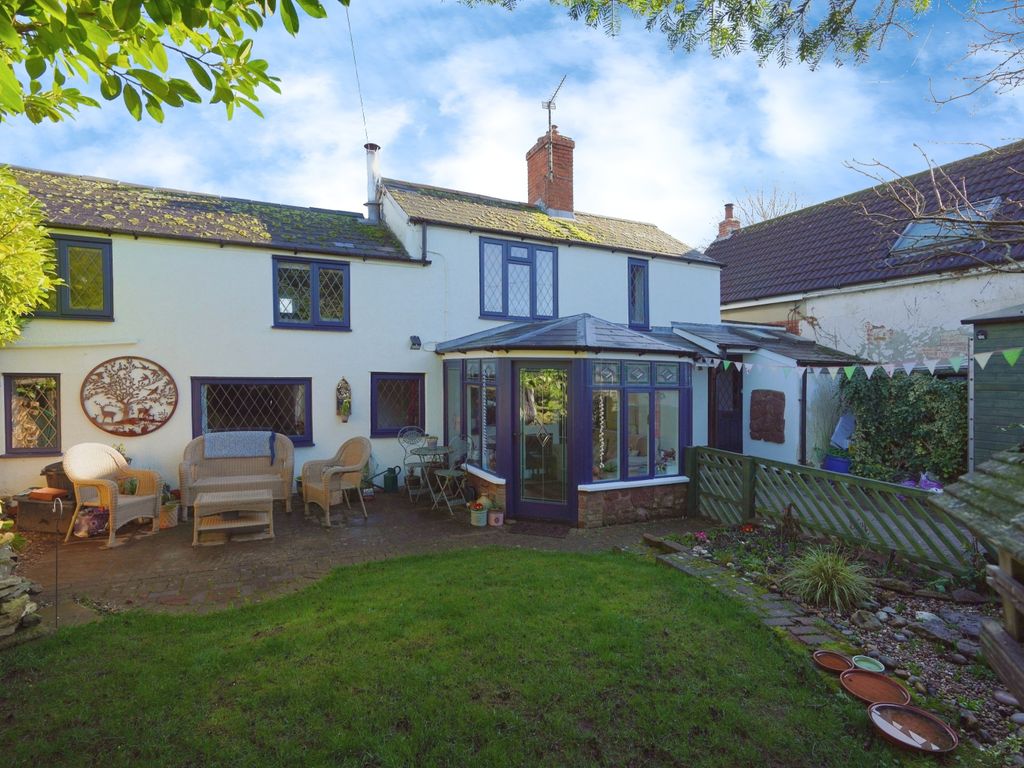 2 bed detached house for sale in Wilcot Road, Pewsey SN9, £395,000