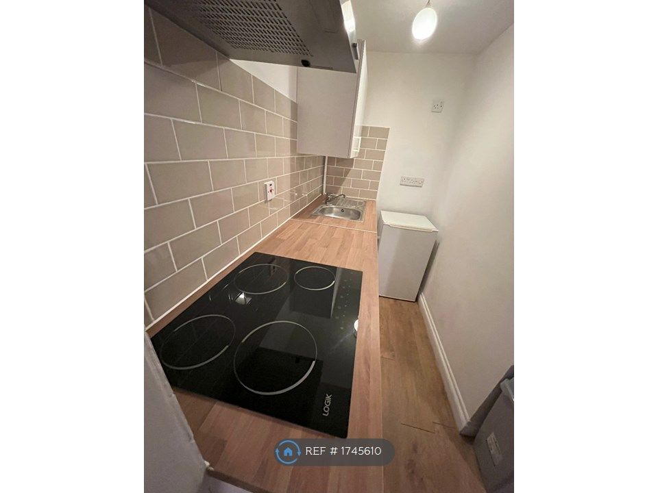 Room to rent in Blenheim Street, Bristol BS5, £850 pcm