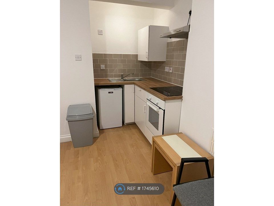 Room to rent in Blenheim Street, Bristol BS5, £850 pcm