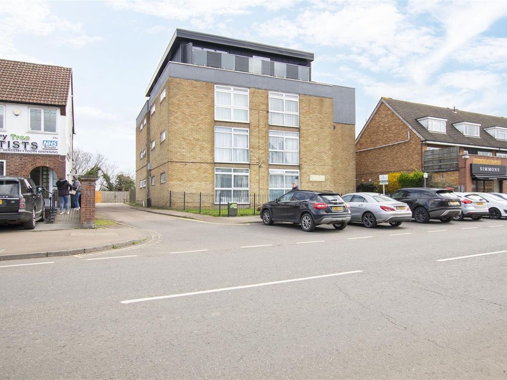 1 bed flat for sale in Flamstead End Road, Cheshunt, Waltham Cross EN8, £190,000