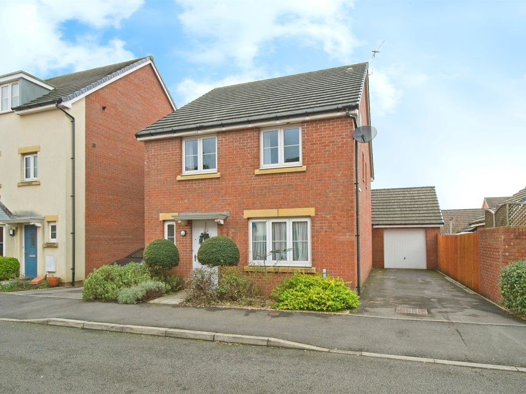 4 bed detached house for sale in Clos Y Mametz, Porthcawl CF36, £375,000