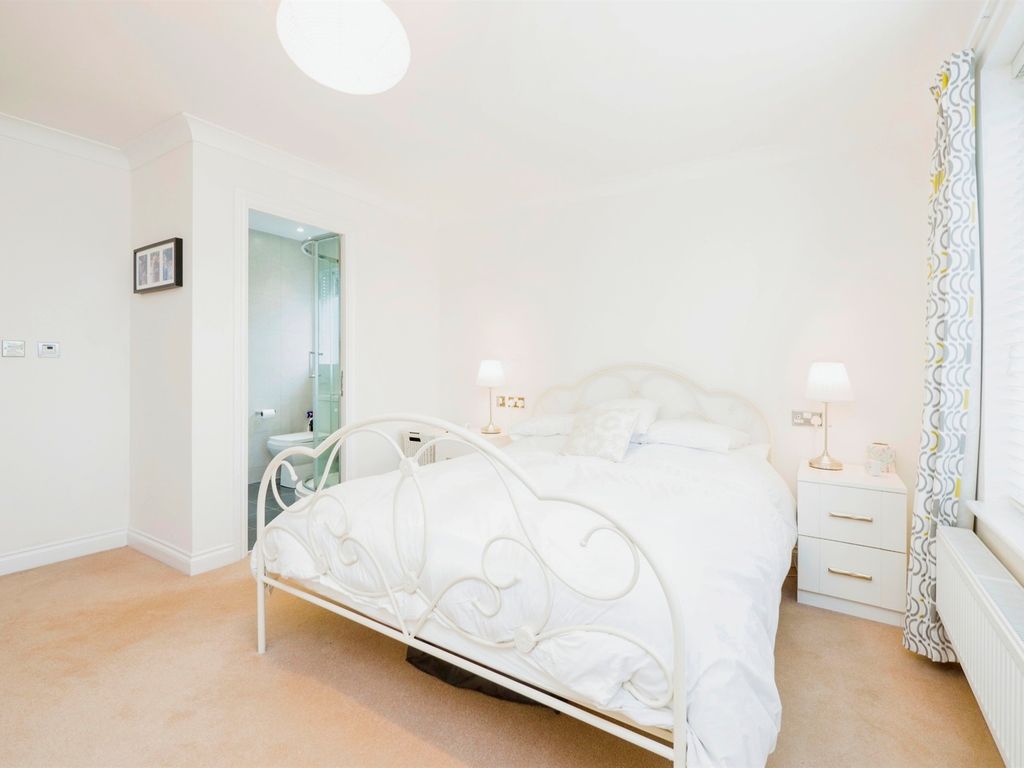2 bed flat for sale in Llantrisant Road, Llandaff, Cardiff CF5, £325,000