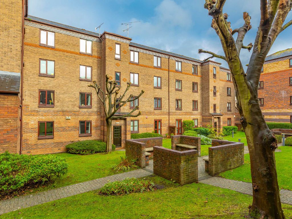 2 bed flat for sale in Tiffany Court, Redcliff Mead Lane, Bristol BS1, £240,000