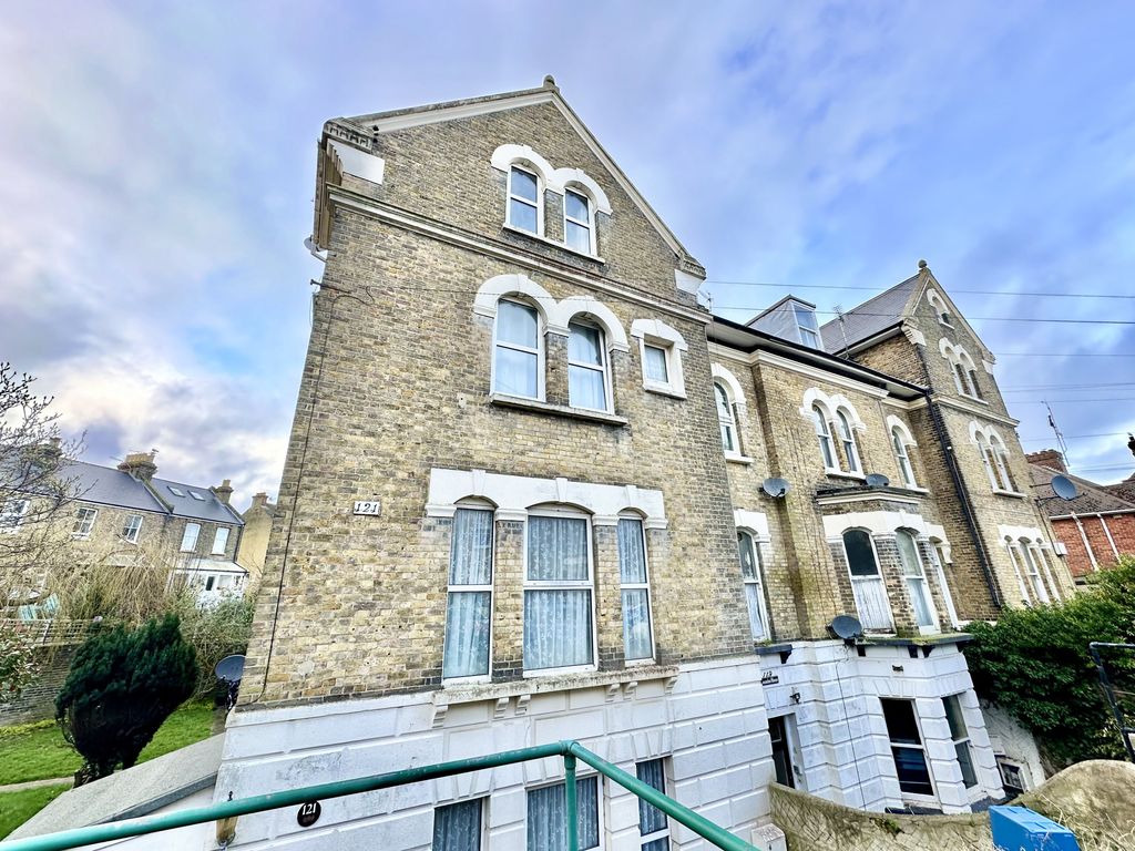1 bed flat to rent in South Eastern Road, Ramsgate CT11, £695 pcm