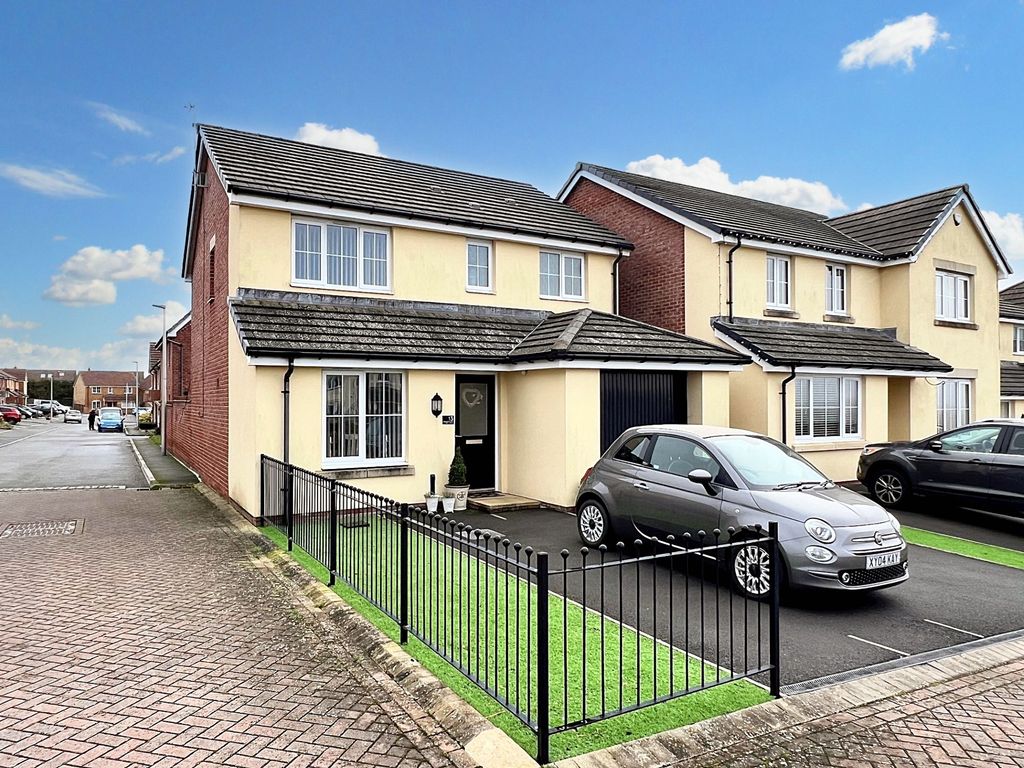 3 bed detached house for sale in Heol Y Sianel, Rhoose Point CF62, £337,500