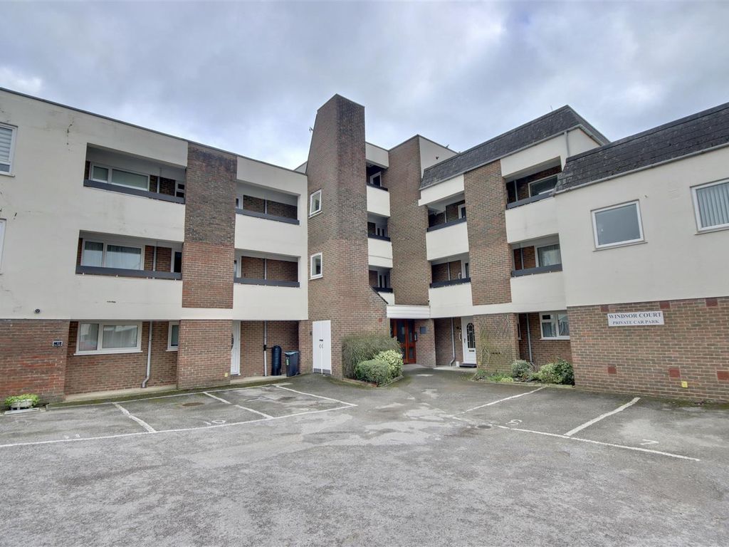 2 bed flat for sale in Regal Close, Cosham, Portsmouth PO6, £200,000