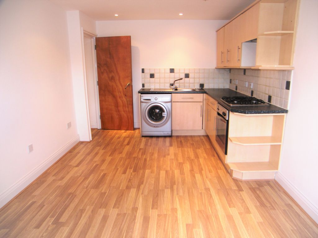 1 bed flat to rent in Church Hill Road, East Barnet, Barnet EN4, £1,400 pcm