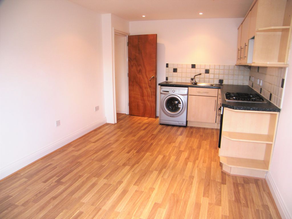 1 bed flat to rent in Church Hill Road, East Barnet, Barnet EN4, £1,400 pcm