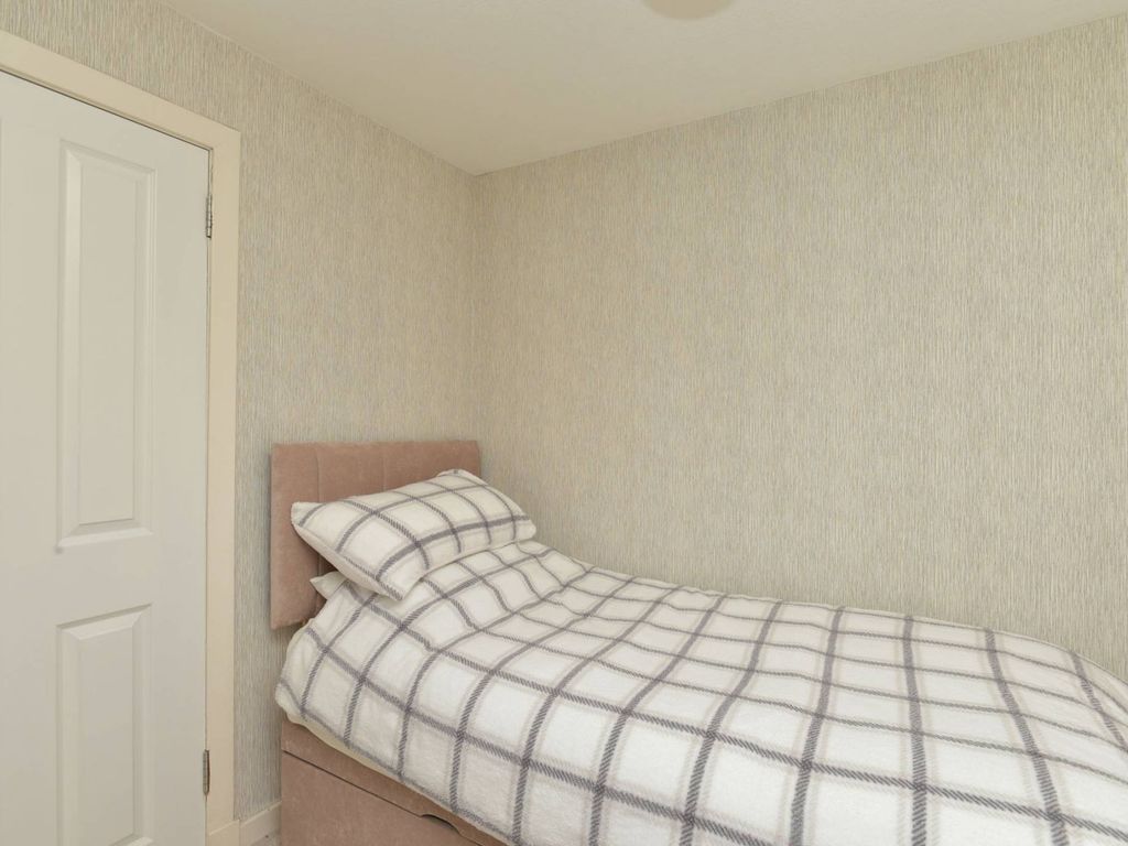 3 bed end terrace house for sale in Ardshiel Avenue, Clermiston, Edinburgh EH4, £260,000