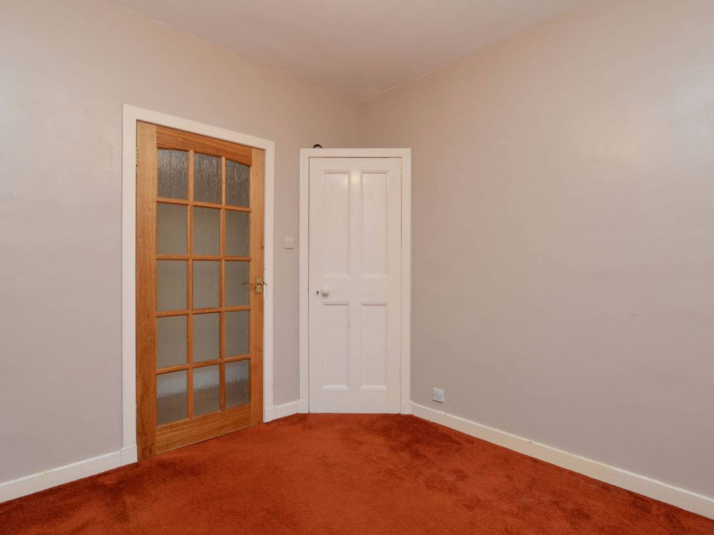 2 bed flat for sale in Northfield Broadway, Northfield, Edinburgh EH8, £160,000