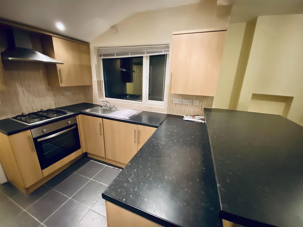 1 bed flat to rent in Green Lane, Wilmslow SK9, £750 pcm