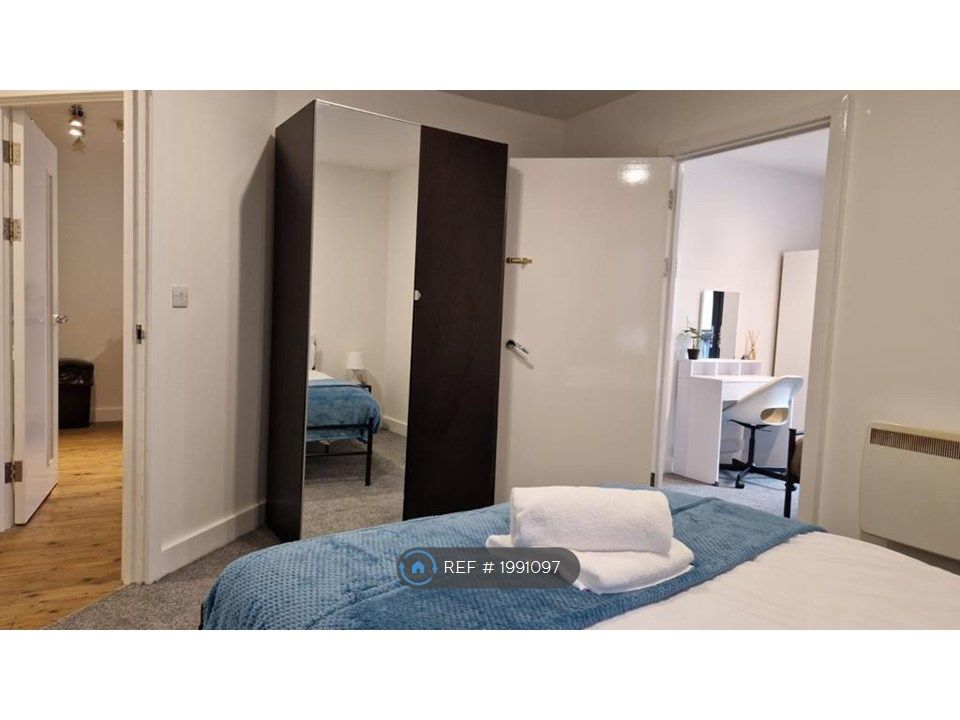 2 bed flat to rent in Hub, Birmingham B4, £1,300 pcm