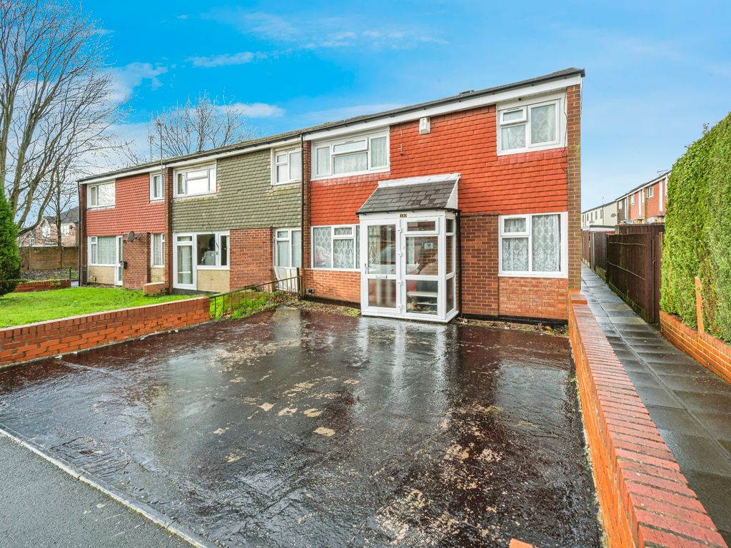 3 bed end terrace house for sale in Barrington Close, Walsall WS5, £190,000