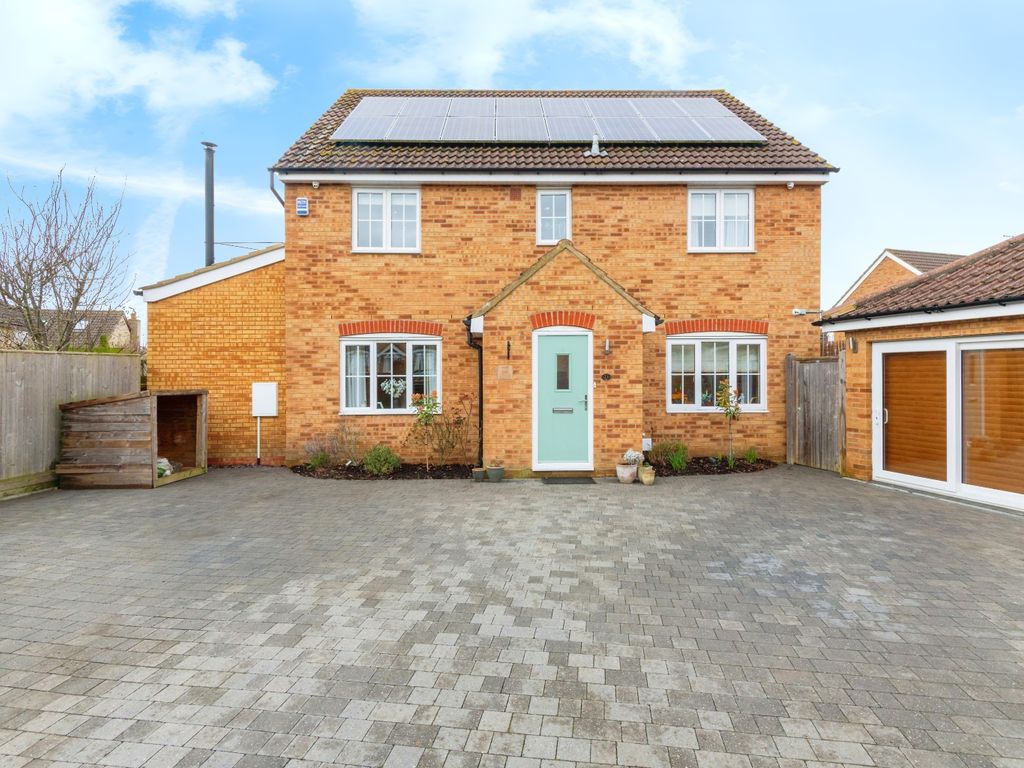 4 bed detached house for sale in Hawthorn Drive, Towcester NN12, £640,000