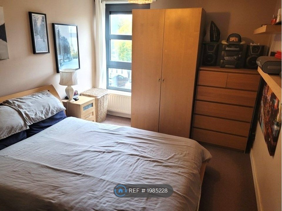 2 bed flat to rent in Sandport Way, Edinburgh EH6, £1,350 pcm