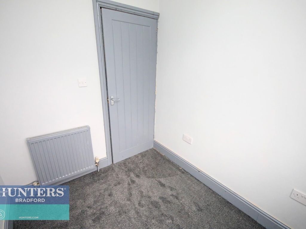 3 bed semi-detached house to rent in Templars Way, Bradford BD8, £1,200 pcm