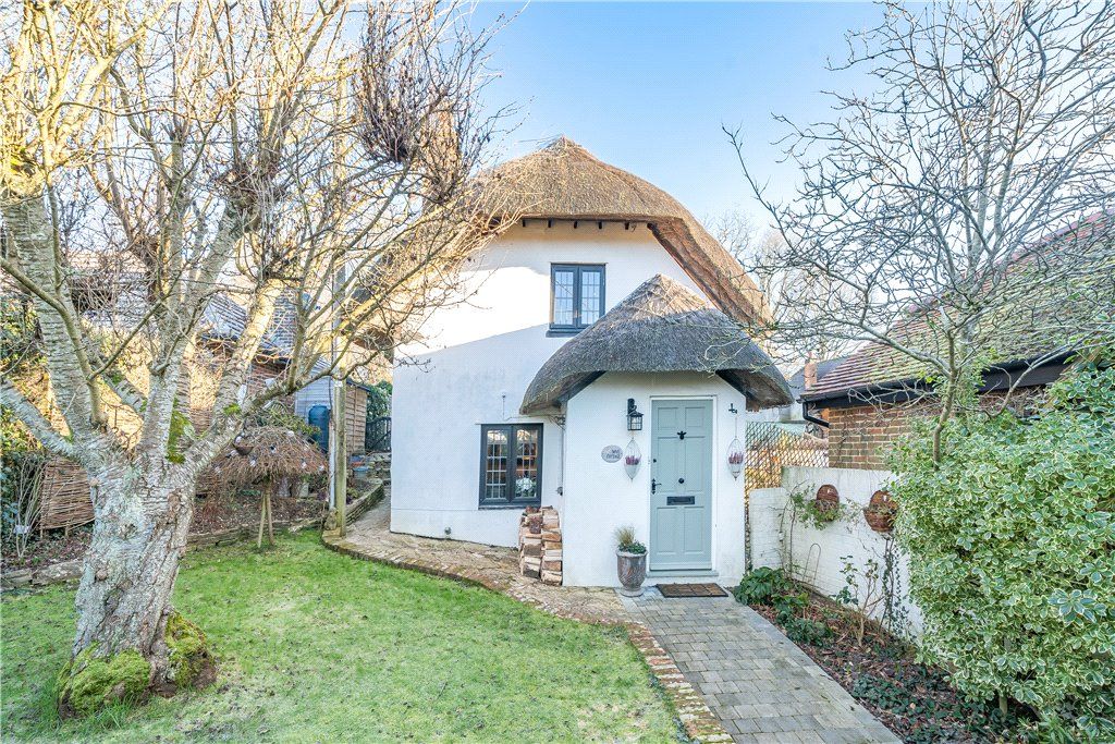 3 bed detached house for sale in Church Road, North Waltham, Basingstoke, Hampshire RG25, £710,000