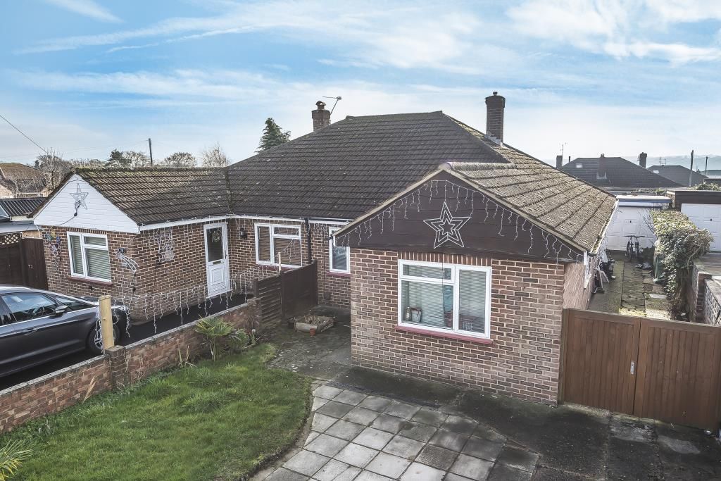 3 bed bungalow for sale in Chesham, Buckinghamshire HP5, £450,000