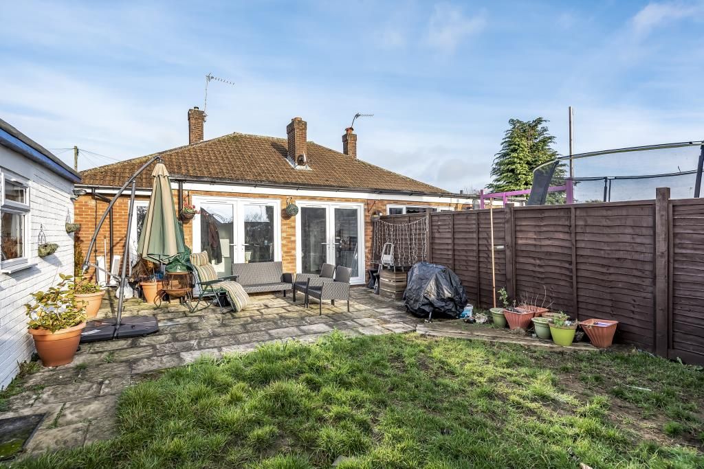 3 bed bungalow for sale in Chesham, Buckinghamshire HP5, £450,000