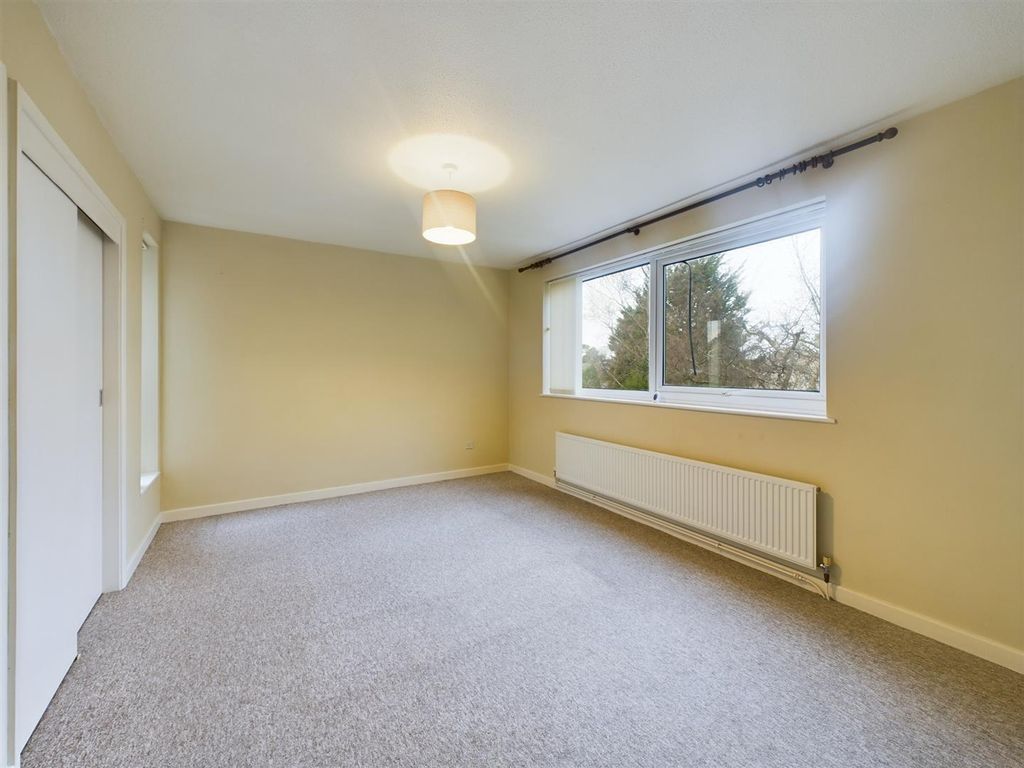 2 bed flat to rent in Salisbury Park, Downend, Bristol BS16, £1,300 pcm