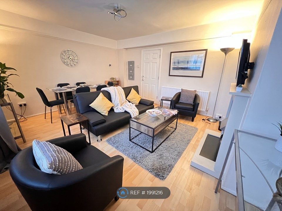 3 bed flat to rent in Glazebrook Close, London SE21, £3,100 pcm