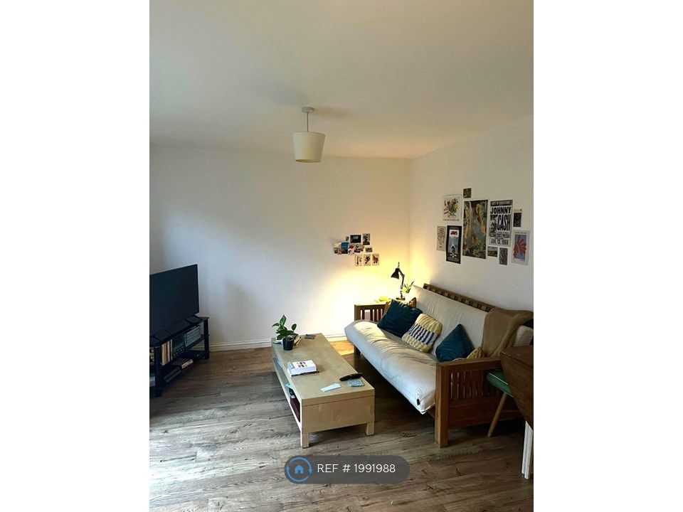 2 bed flat to rent in Kniveton Close, Derby DE22, £1,100 pcm