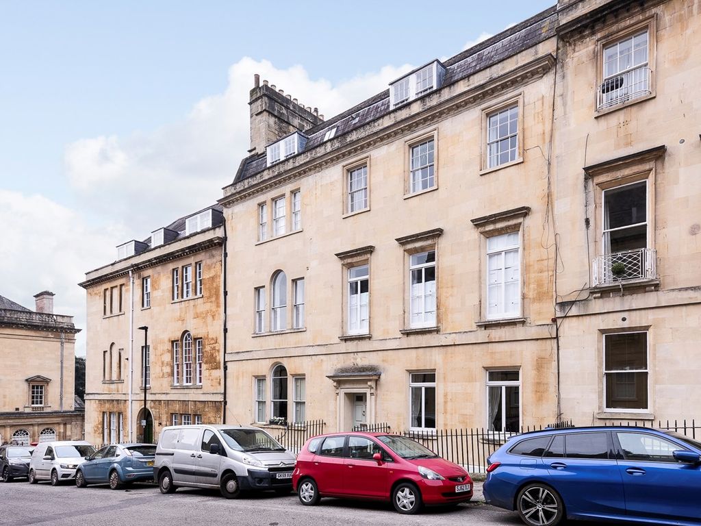 2 bed flat for sale in Russell Street, Bath BA1, £450,000