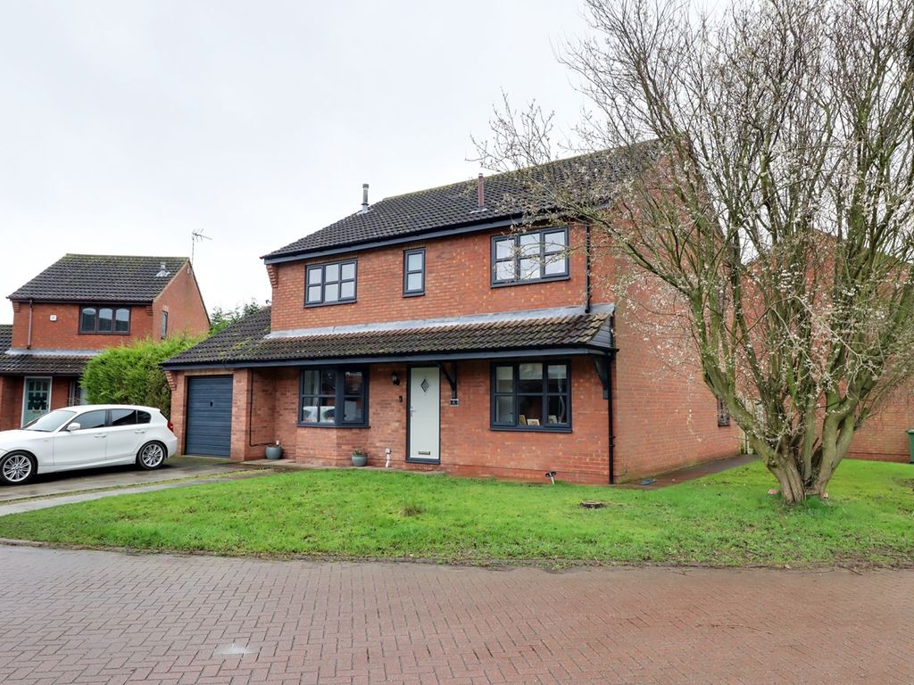 4 bed detached house for sale in The Lidgett, Epworth DN9, £299,995