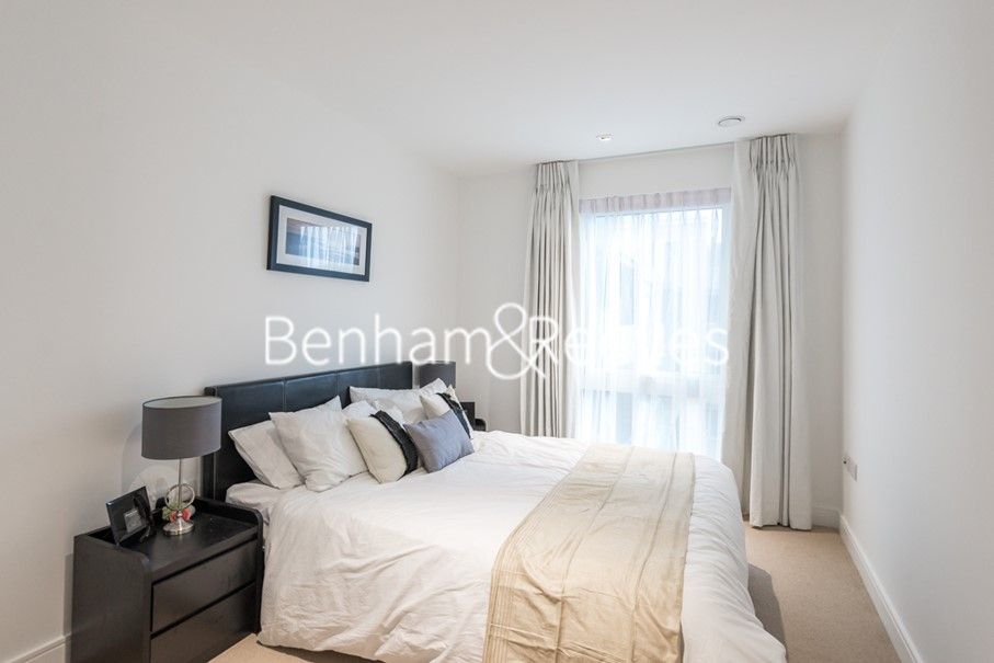 1 bed flat to rent in Kew Bridge Road, Brentford TW8, £2,200 pcm