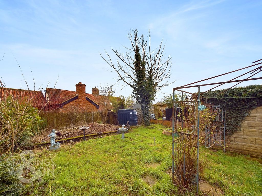 2 bed semi-detached bungalow for sale in Farrow Close, Great Moulton, Norwich NR15, £190,000