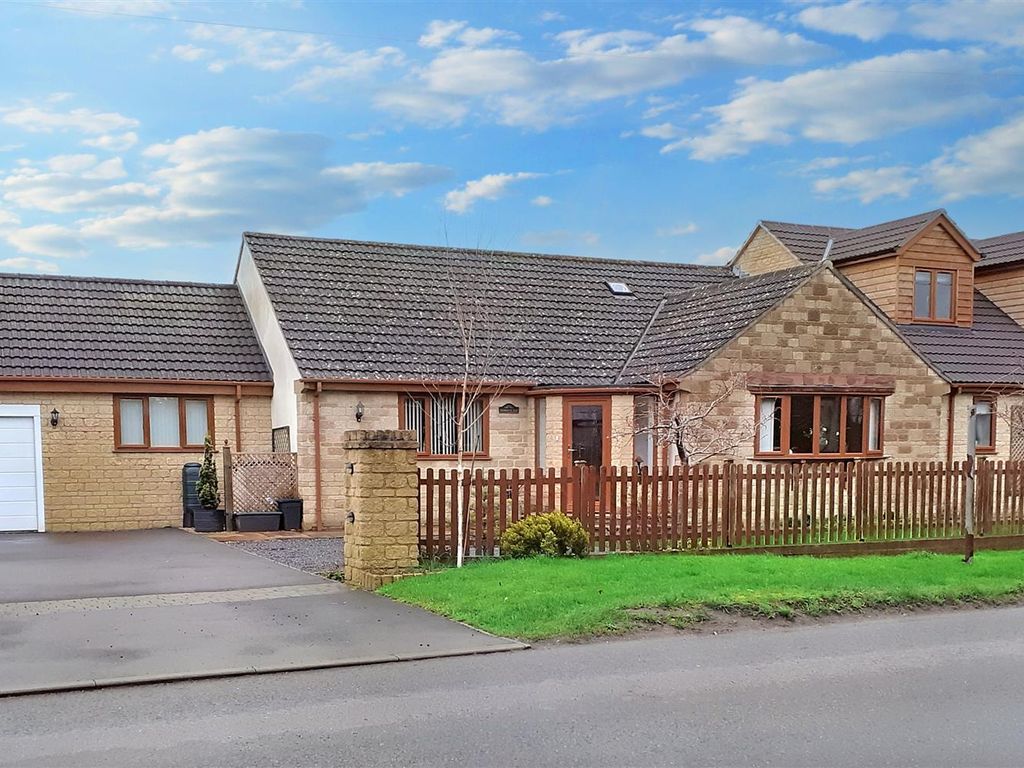 5 bed detached bungalow for sale in The Street, Motcombe, Shaftesbury SP7, £725,000