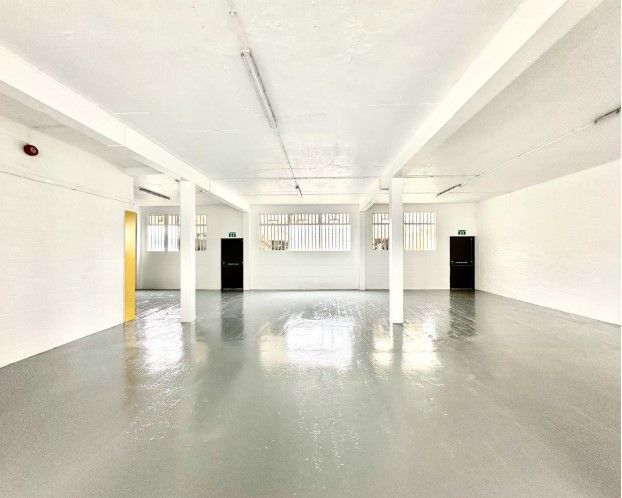 Warehouse to let in Unit A6D, Bounds Green Industrial Estate, London, Greater London N11, £48,600 pa
