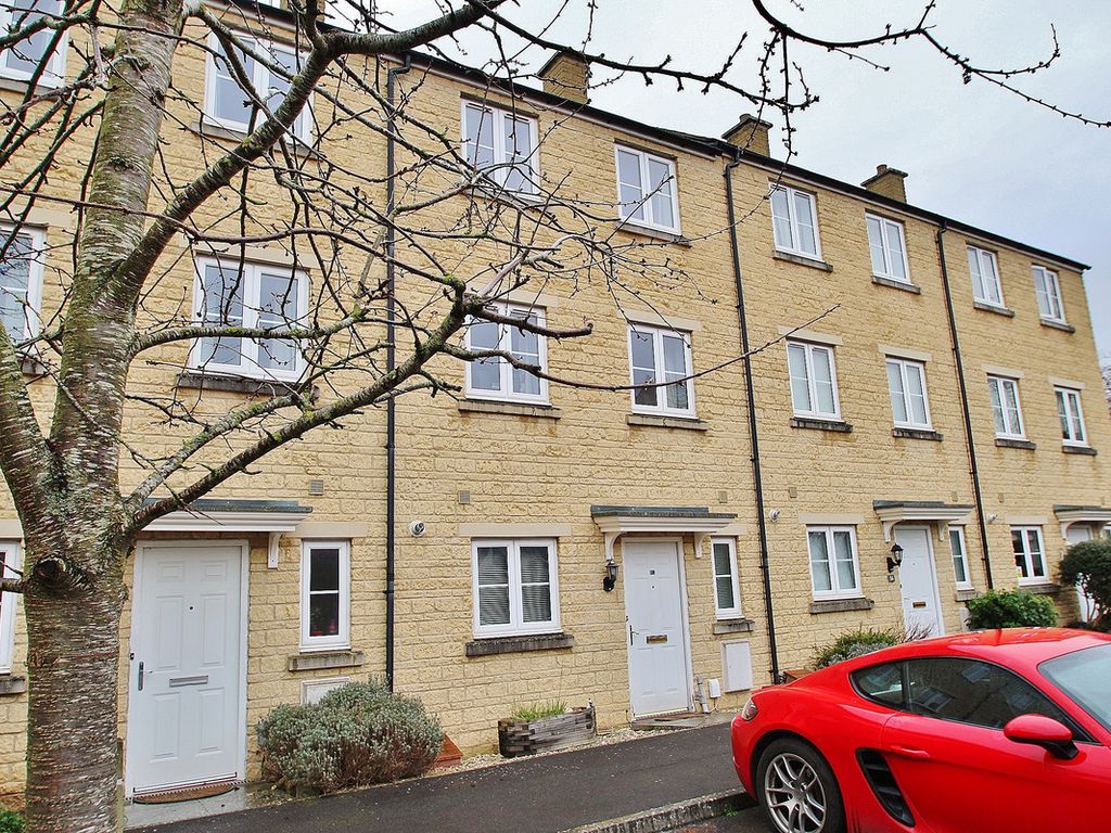 3 bed town house for sale in Ashcombe Crescent, Witney OX28, £369,950