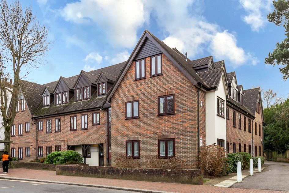 1 bed flat for sale in Coulsdon Road, Coulsdon, Surrey CR5, £140,000